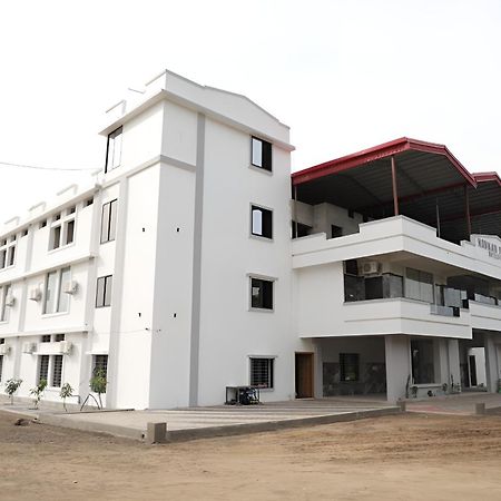 Navkar Palace Hotel & Resort, Sanawad 外观 照片
