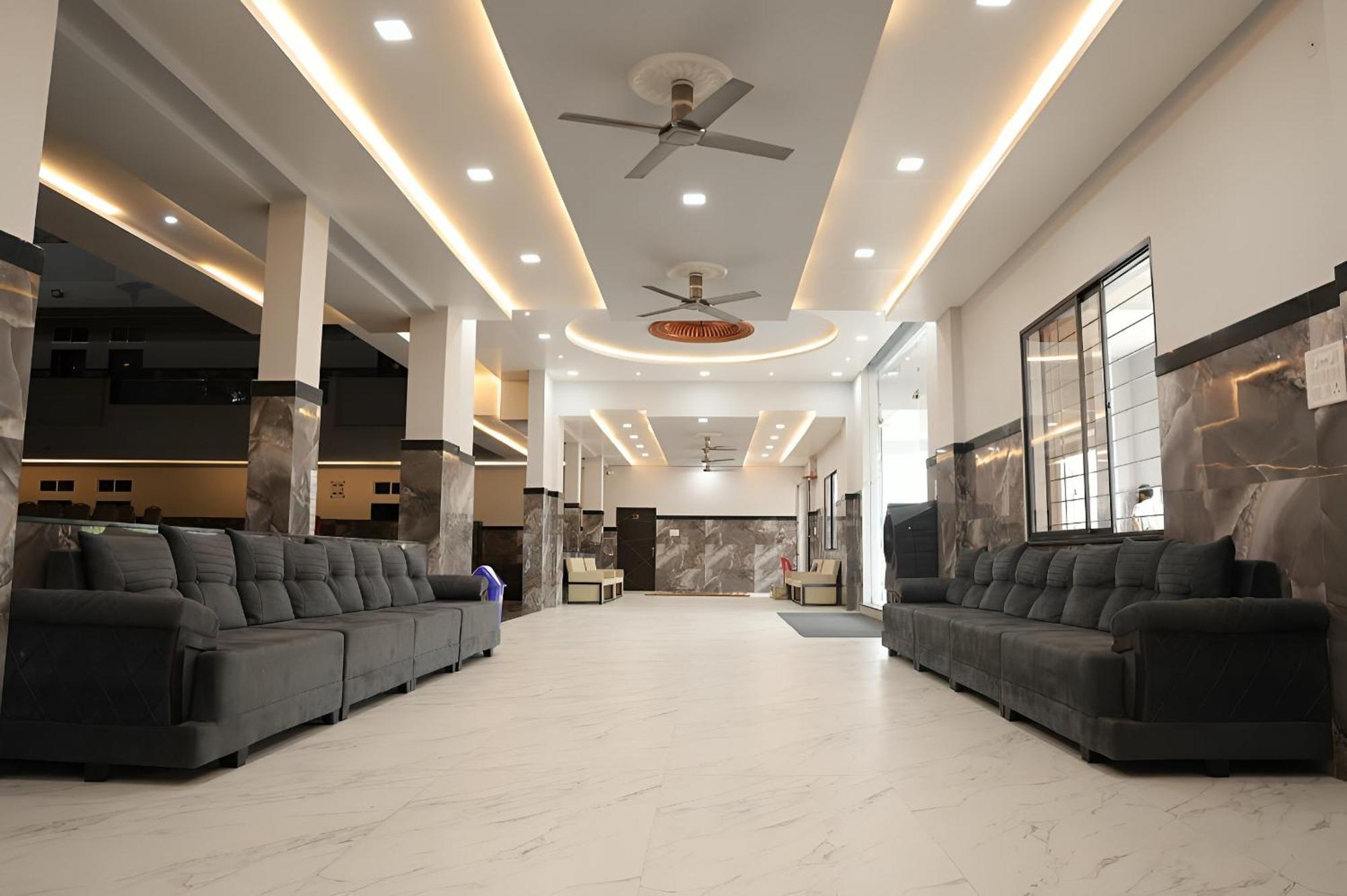 Navkar Palace Hotel & Resort, Sanawad 外观 照片
