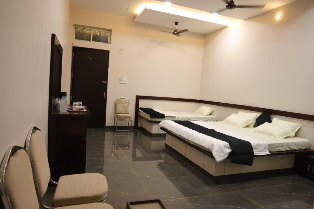 Navkar Palace Hotel & Resort, Sanawad 外观 照片