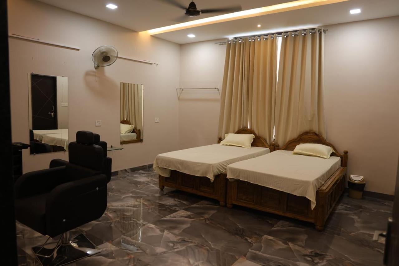 Navkar Palace Hotel & Resort, Sanawad 外观 照片
