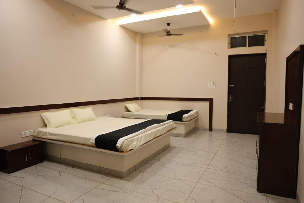 Navkar Palace Hotel & Resort, Sanawad 外观 照片