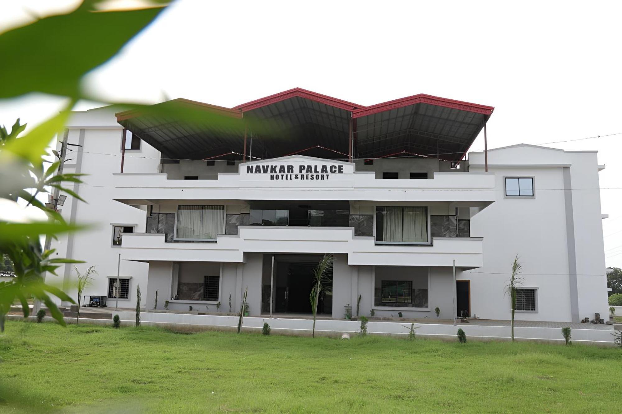 Navkar Palace Hotel & Resort, Sanawad 外观 照片