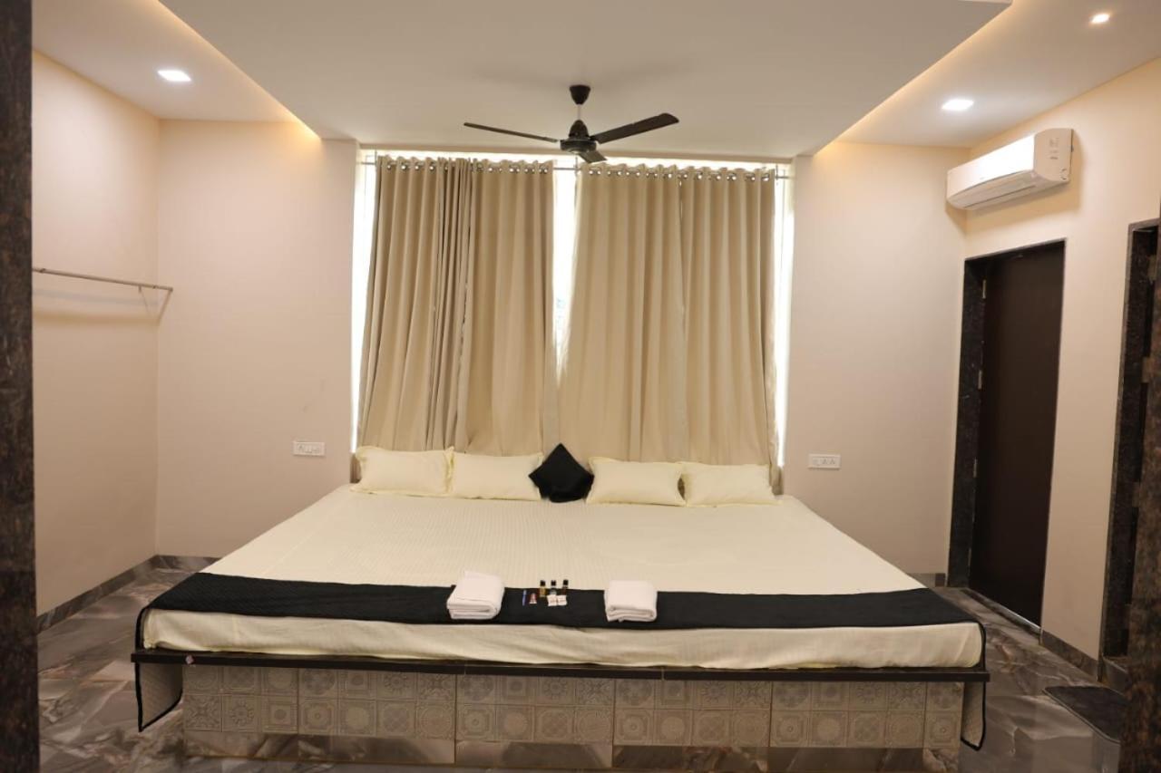 Navkar Palace Hotel & Resort, Sanawad 外观 照片